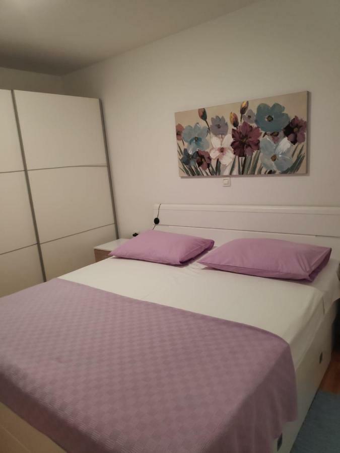 Apartmani Mara I Kata Omis Exterior photo